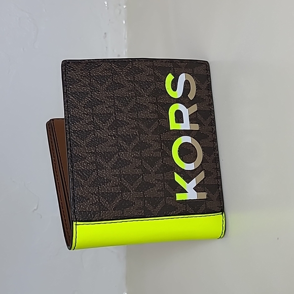 Michael Kors Men's Cooper Logo and Faux Leather Billfold Wallet - Picture 1 of 5